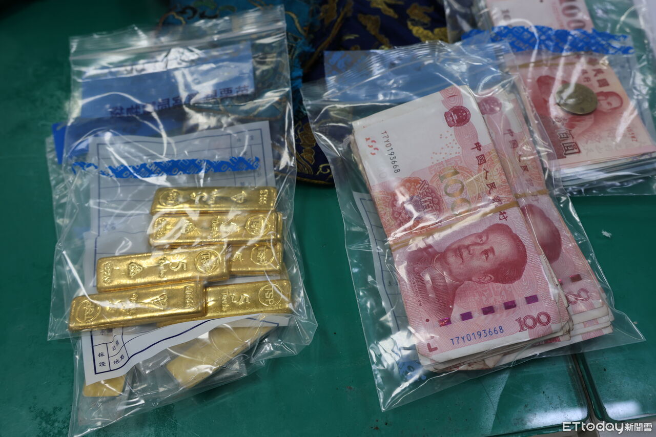 苗栗忠烈祠樹下驚見7根金條、12萬鈔票 超詭異畫面曝光