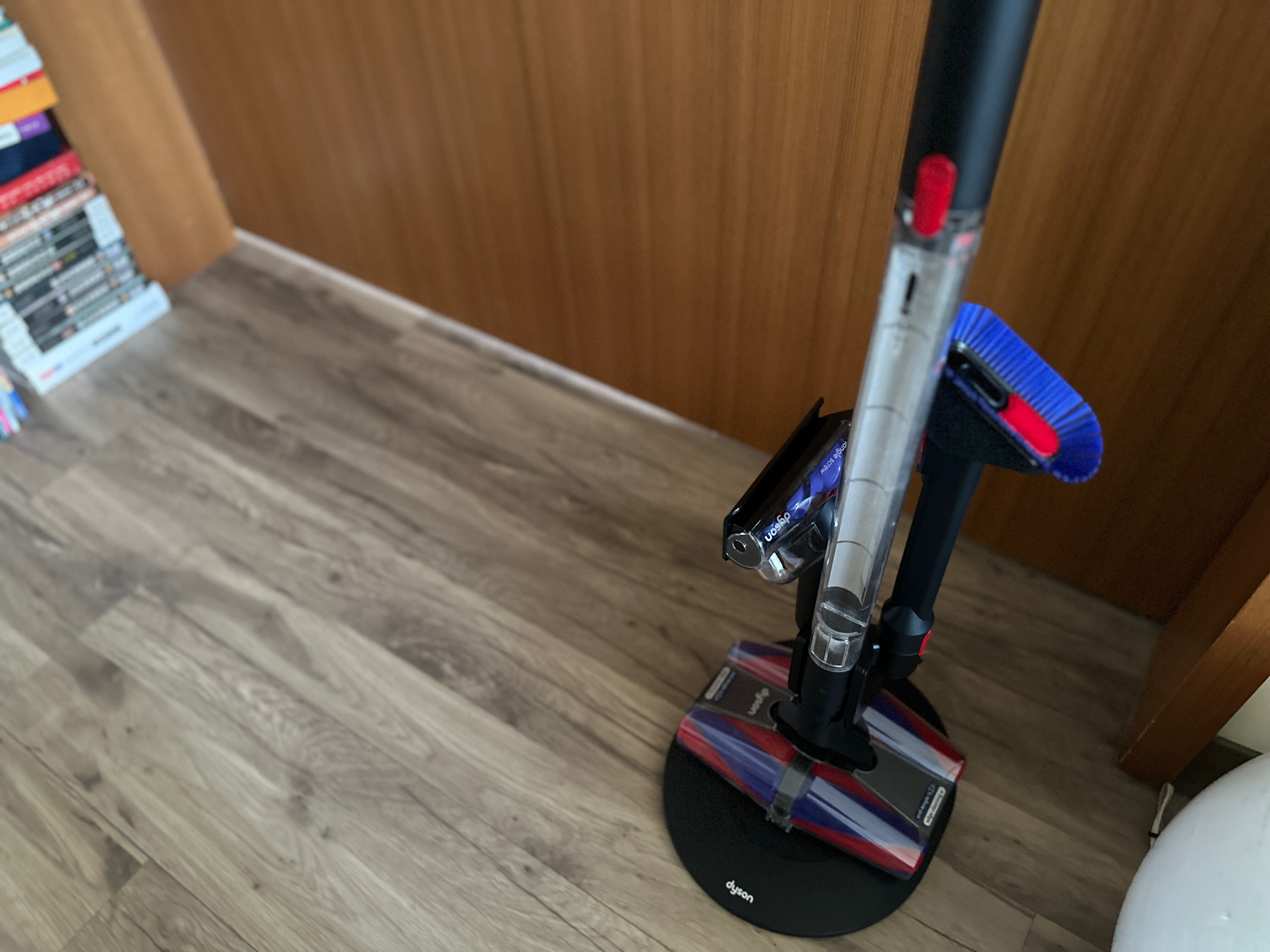 ▲Dyson筆型吸塵器PencilVac Fluffycones。（圖／記者蔡惠如攝）