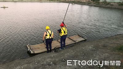 快訊／台南七股78歲翁跌落魚塭失蹤　搜救人員潛水搜尋