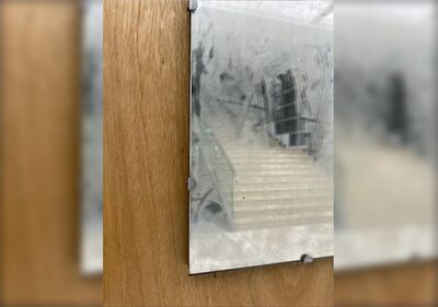 志工誤會特展藝術品有髒汙!拿衛生紙一擦毀了 基隆文觀局道歉