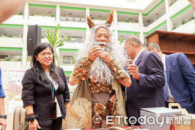 翁章梁神農裝現身 中藥文化節嘉義場再現古今藥膳知識饗宴