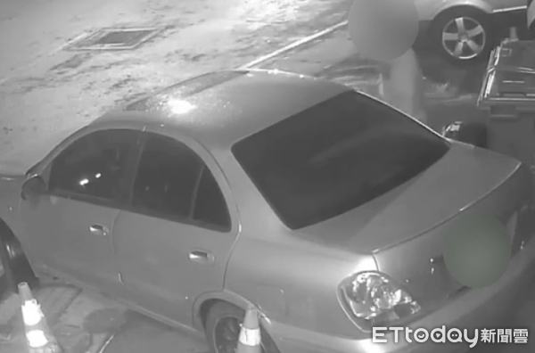 ▲許姓男子順手牽羊將路邊黑色行李偷竊，並放置自己車內。（圖／桃園警分局提供、下同）