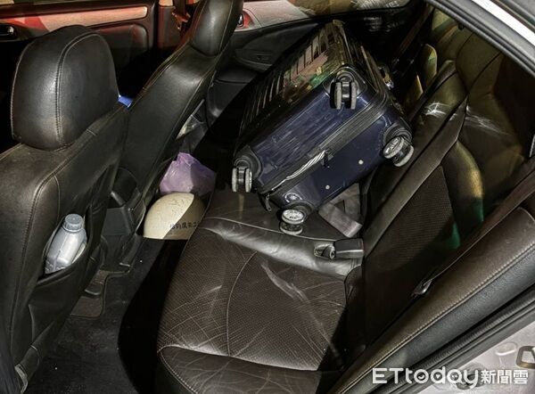 ▲警方迅速攔截，並在車內後座起出贓物。（圖／桃園警分局提供）