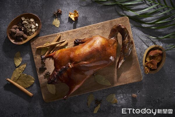 ▲▼北馥樓中餐廳推出烤鴨4人餐2套優惠價10000元（含稅、服務費）。（圖／國聯大飯店提供）