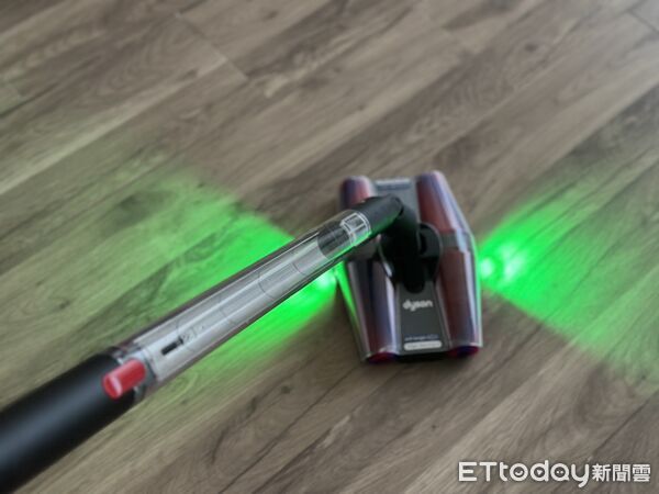 ▲Dyson筆型吸塵器PencilVac Fluffycones。（圖／記者蔡惠如攝）