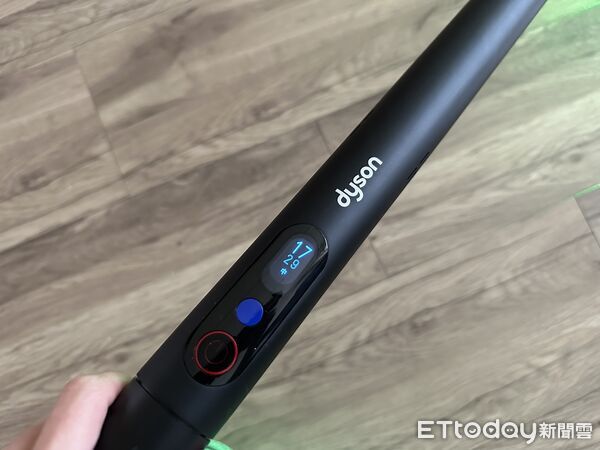 ▲Dyson筆型吸塵器PencilVac Fluffycones。（圖／記者蔡惠如攝）