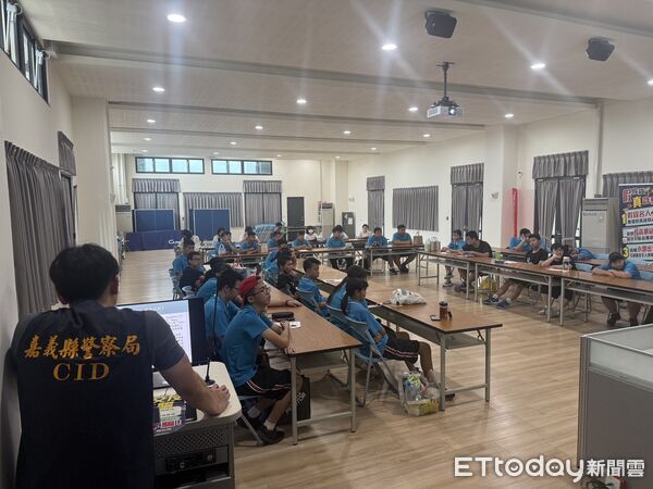 ▲▼   「東石高中參訪朴子警分局 防詐宣導寓教於樂、收穫滿滿」  。（圖／朴子分局提供）