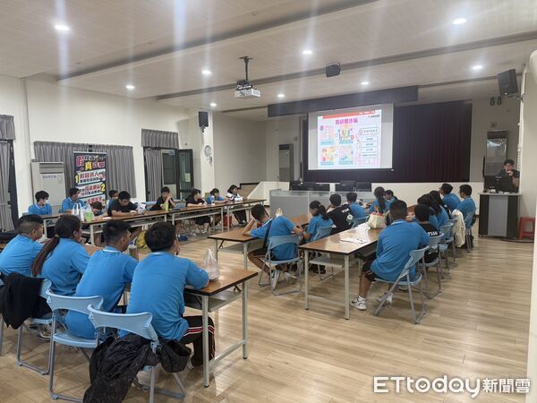 ▲▼   「東石高中參訪朴子警分局 防詐宣導寓教於樂、收穫滿滿」  。（圖／朴子分局提供）