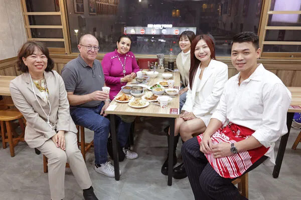 ▲▼民進黨立委吳沛憶4日接待瑞士聯邦國會友台小組共同主席阿多爾（Jean-Luc Addor）伉儷訪台。（圖／立委吳沛憶國會辦公室提供）