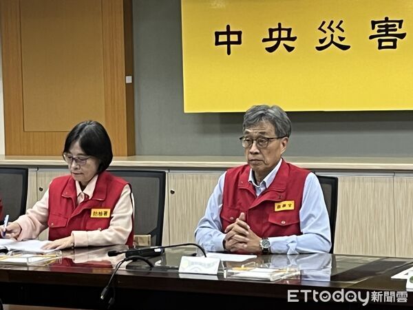 ▲▼陳駿季宣布6日中午12時起，恢復活豬運送。未蒸煮廚餘又外流「豬場最高罰1300萬」，環境部表示，可依廢清法開罰。（圖／記者許敏溶攝）