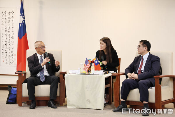 ▲美國託倫斯市長陳光豪拜會台南市長黃偉哲，雙方就少棒國際交流與城市合作進行討論。（記者林東良翻攝，下同）