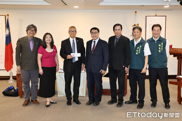 ▲美國託倫斯市長陳光豪拜會台南市長黃偉哲，雙方就少棒國際交流與城市合作進行討論。（記者林東良翻攝，下同）