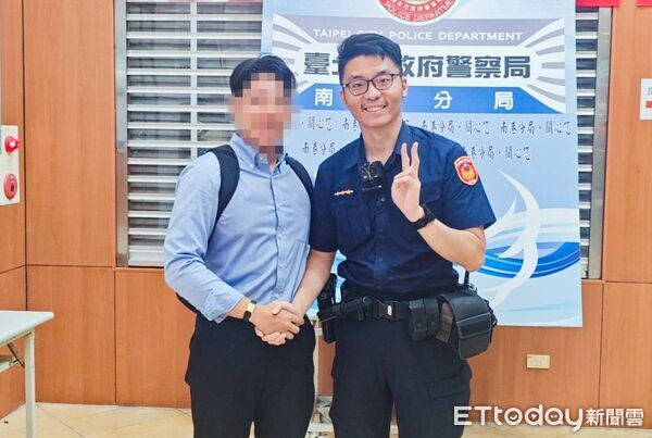 ▲日籍男宮尾對於玉成所警員郭懷升迅速幫他找回手機相當感激。（圖／記者張君豪翻攝）