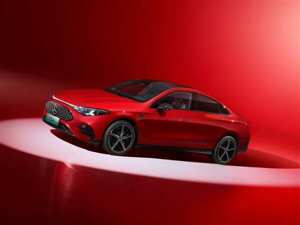 ▲大陸正式開賣賓士CLA電動車，而且還是大空間長軸版。（圖／翻攝自賓士）