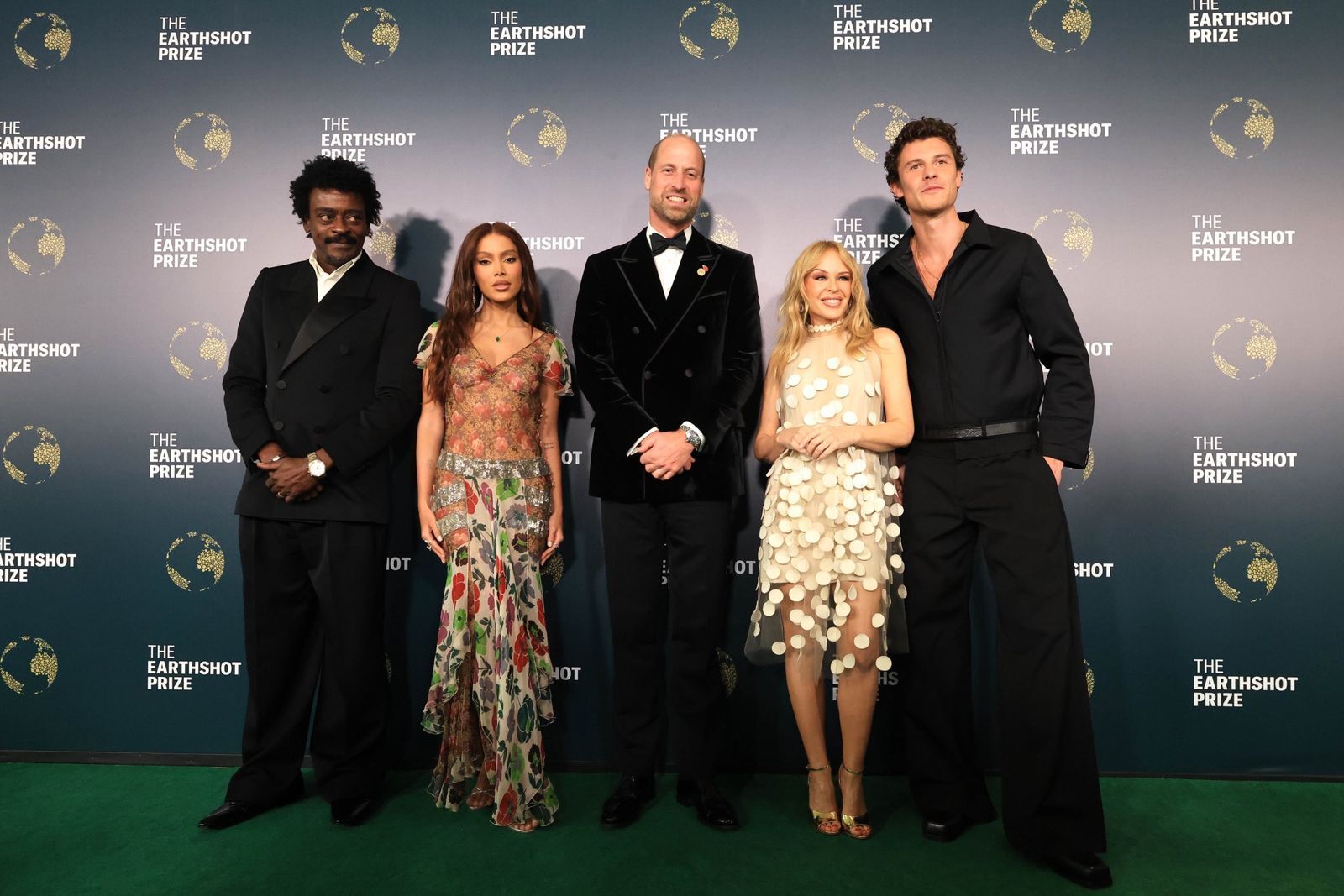 威廉王子重現黛妃34年前經典畫面！　里約基督像前向母親致敬