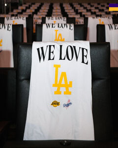 世界冠軍貝茲、史密斯等球星現身！湖人主場致敬道奇2連霸