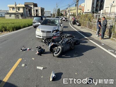 彰化駕駛逆向超車！碰撞機車「人車倒地」　2騎士遭波及釀2傷