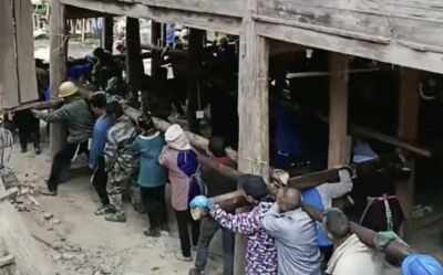 貴州的移動城堡！百餘人肩扛木屋　總重6噸...當地習俗流傳許久