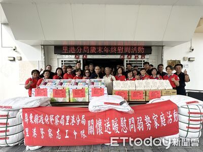 里港警+志工歲末送愛心物資 助120弱勢家庭好過年