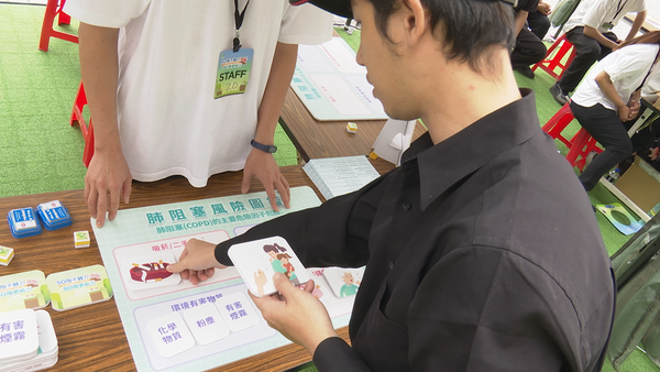 ▲▼2025世界肺阻塞日台灣胸腔暨重症加護醫學會揪全民登階挑戰測肺功能。（圖／記者姜國輝攝）