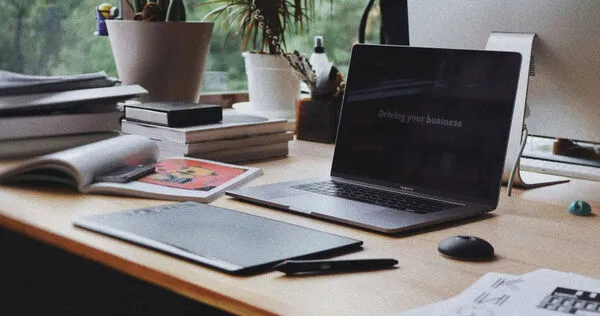 有網友透露，公司老闆覺得新人沒經驗，也無法為公司帶來基本產值，因此薪水開28590元。（示意圖／unsplash）