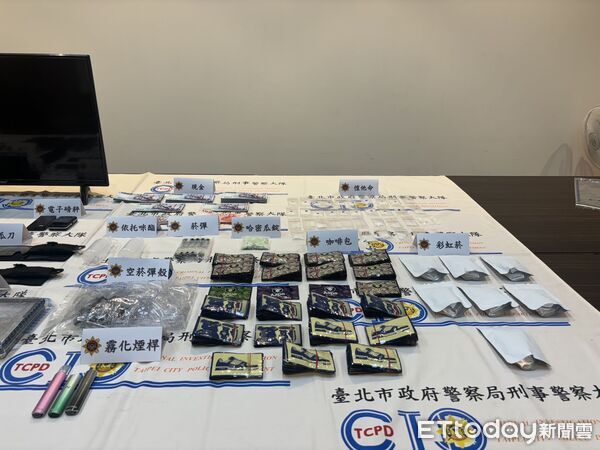 ▲▼桃園黑幫大哥組販毒集團，找小弟24小時不斷電送毒，警方日前攻堅逮人，查獲大批毒品。（圖／記者邱中岳翻攝）