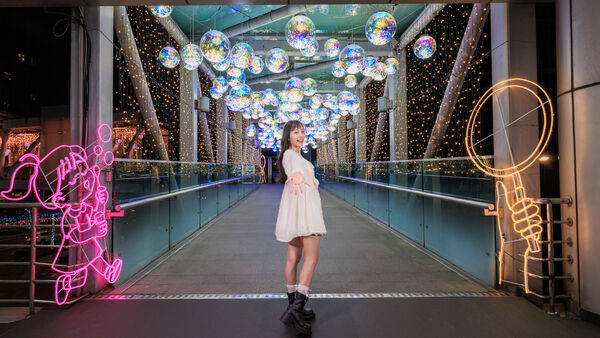 ▲2025新北耶誕城天橋、人行道光廊。（圖／新北市觀旅局提供）