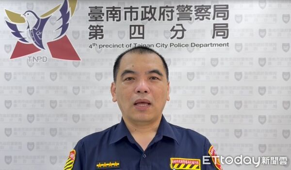 ▲台南市安平區安平路與華平路口晚間發生自小客與機車碰撞事故，機車騎士受傷送醫。（圖／翻攝WoWtchout - 地圖型行車影像分享平台，下同）