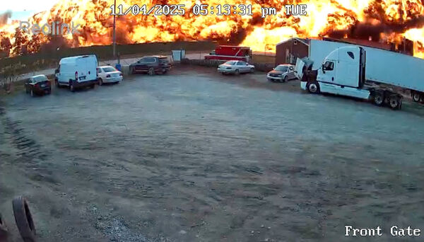 ▲▼美國一架UPS貨機4日墜毀爆炸奪走12條人命。（圖／路透）