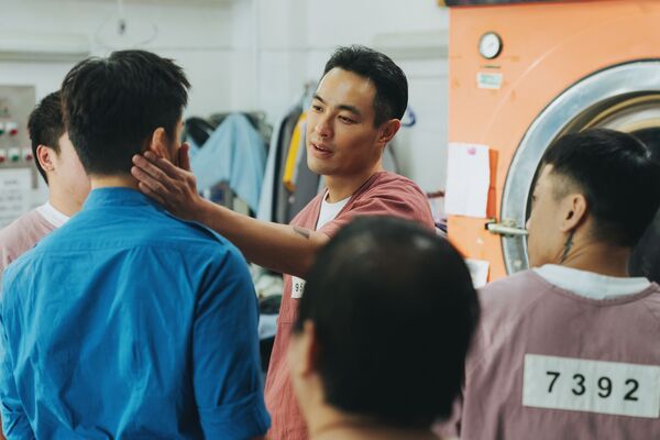 ▲《監所男子囚生記》將在11月15日播出，楊祐寧、陳澤耀有多場對手戲。（圖／愛奇藝國際版、壹壹影業提供）