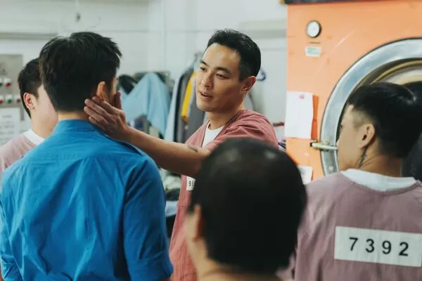 ▲《監所男子囚生記》將在11月15日播出，楊祐寧、陳澤耀有多場對手戲。（圖／愛奇藝國際版、壹壹影業提供）