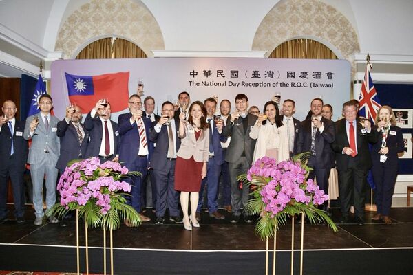 ▲▼紐西蘭11位國會議員及3位市長等近百位貴賓共賀雙十國慶。（圖／翻攝駐紐西蘭辦事處）