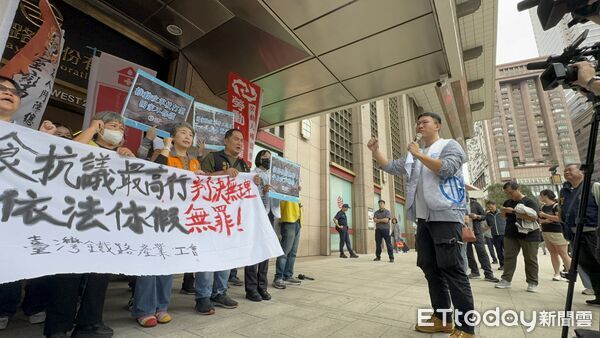 ▲▼不滿2017年春節依法休假敗訴，台鐵產工台鐵產業工會今啟動「絕食100小時」行動抗議。（圖／記者李姿慧攝）