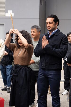 ▲港星何超儀、波斯男神Iman出席《拾荒法師2》開鏡，「彭氏兄弟」彭順與彭發相隔12年再次合作。（圖／852Films提供）