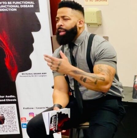 ▲▼出書助人戒癮！他竟酒駕衝入曼哈頓公園　狂歡人群4死7傷。（圖／翻攝linkedin）