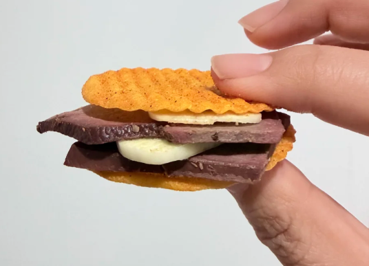 ▲DIY下酒菜「肝脆薯了蒜了」陸網爆紅。（圖／翻攝自小紅書）