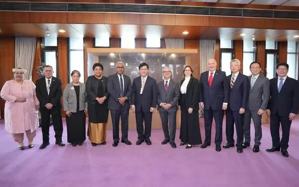 ▲▼外交部長林佳龍（左六）與馬紹爾常代席克（John M. Silk，左二）大使、巴拉圭常代斯卡畢尼（Marcelo Eliseo Scappini Ricciardi，左七）大使、斐濟常代塔拉吉尼吉尼（Filipo Tarakinikini，左五）大使等與會貴賓合影。（圖／外交部提供）