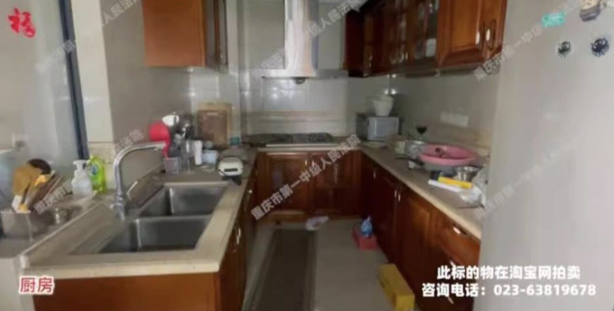 ▲重慶一處凶宅法拍，公告後尚無人問津。（圖／翻攝極目新聞）