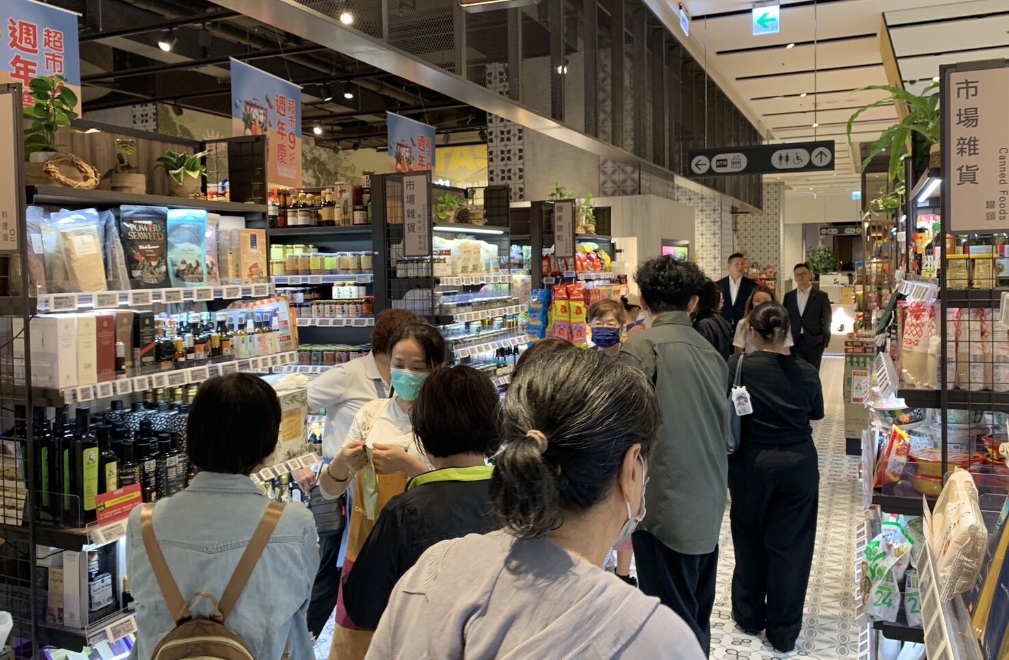 ▲新光三越第三波周年慶開跑，台南新天地、台北DT與高雄左營店三館現人潮。（圖／業者提供）