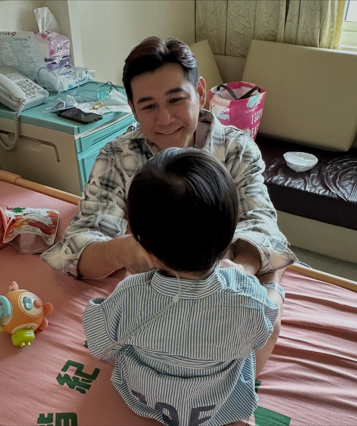 ▲▼陳熙鋒1歲兒「燒到40度痙攣」進ICU：不敢想沒住院後果。（圖／翻攝自Facebook／陳熙鋒 Sean）