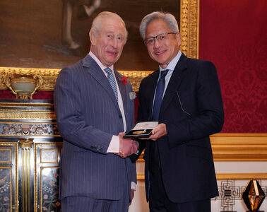 黃仁勳領取工程界諾貝爾獎 親揭英王開口「第一句話」