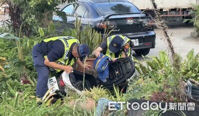 快訊/台東騎士自撞重摔!半小時後民眾聞焦味查看...送醫不治