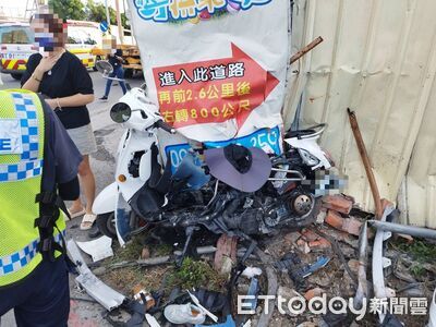 快訊／屏東特斯拉「撞水泥車再撞機車」！3大4小受傷　駕駛無心跳