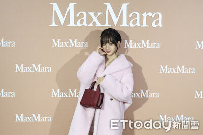 惠利現身信義甜喊「我愛你」寵粉 穿Max Mara大衣超敬業「熱也要美」