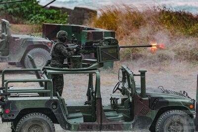 灘岸防護作戰 陸戰隊出動10項輕重兵器實射