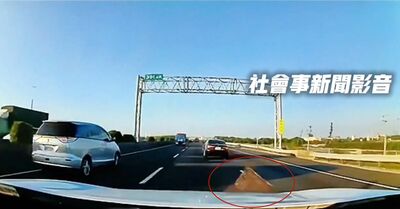 國道1號雞籠從車上掉落害駕駛撞上 公路警比對影像追人