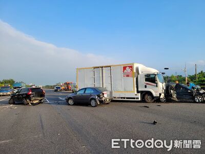 「陽光太刺眼」釀禍！屏東大貨車追撞5車釀3傷　滿地碎片畫面曝