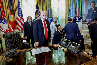 川普宣布減肥藥降價 藥廠高層「當場暈倒」!白宮記者會喊卡