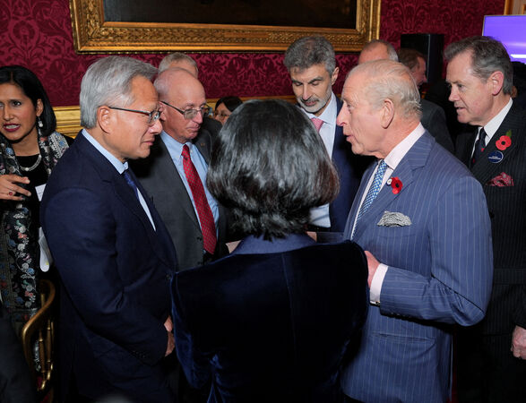 ▲▼ 英王查爾斯三世頒發伊麗莎白女王工程獎給黃仁勳。（圖／路透）