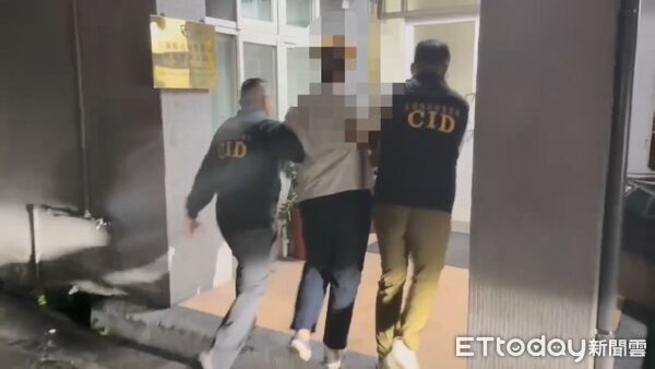 ▲▼陳嫌（灰上衣）投資失利鋌而走險洗劫珊瑚媽祖珠寶前，透露感應到媽祖要他「回頭是岸」。（圖／記者游芳男翻攝，下同）